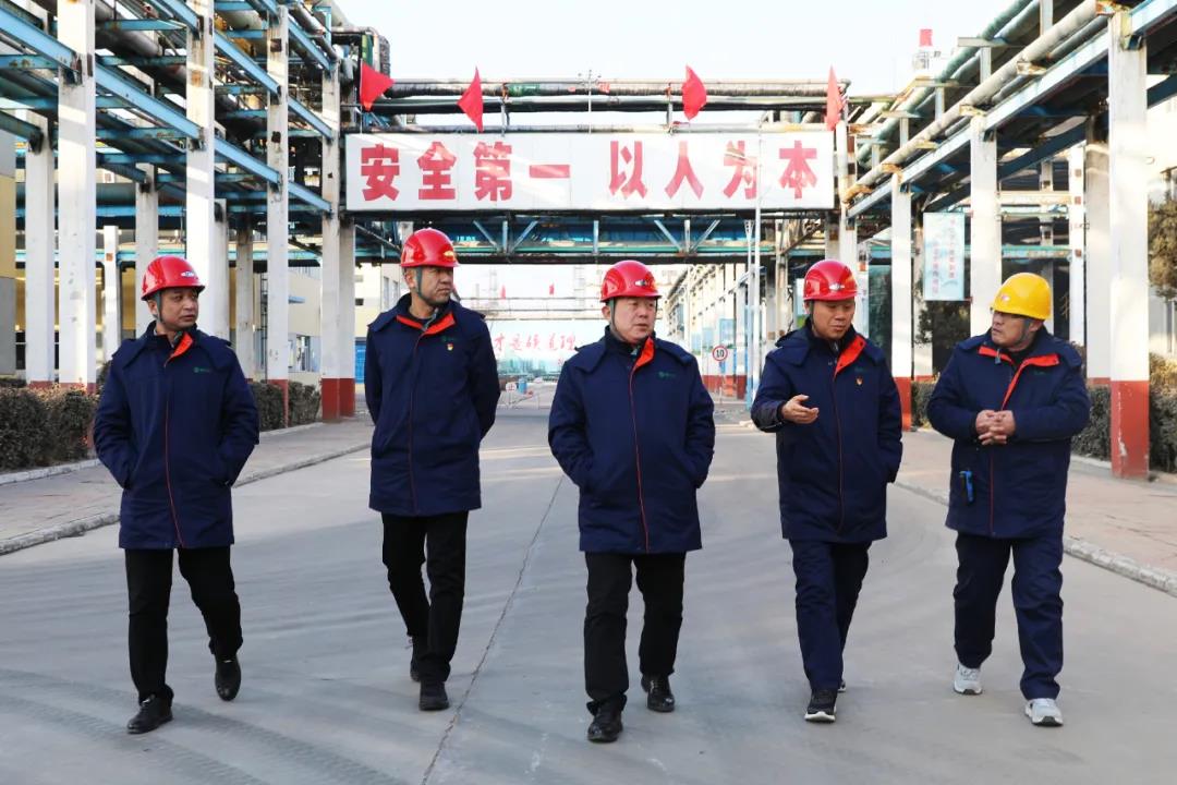 总经理陈波带队深入各分厂进行安全生产日常检查