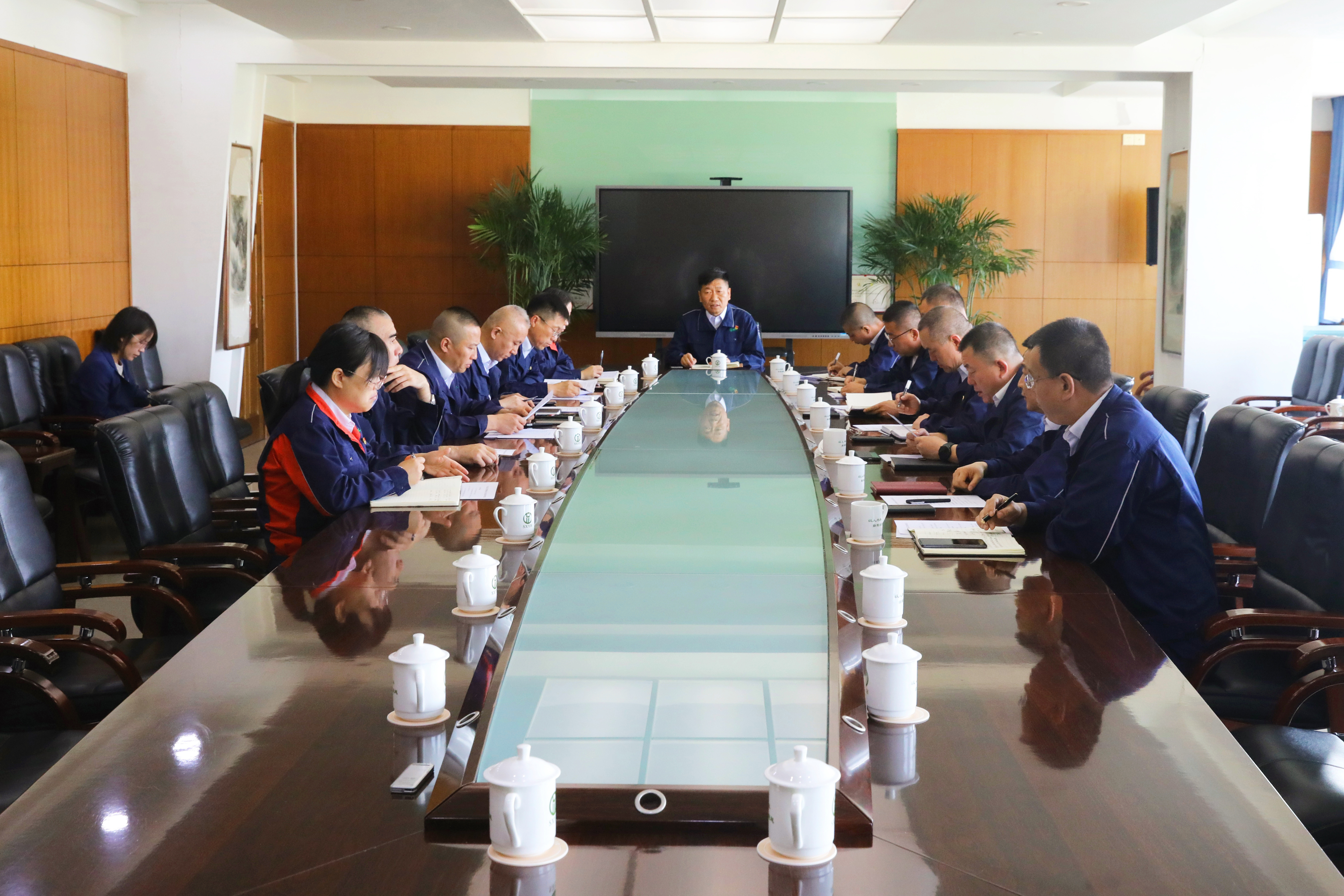 公司召开八届三次董事会会议精神专题落实会