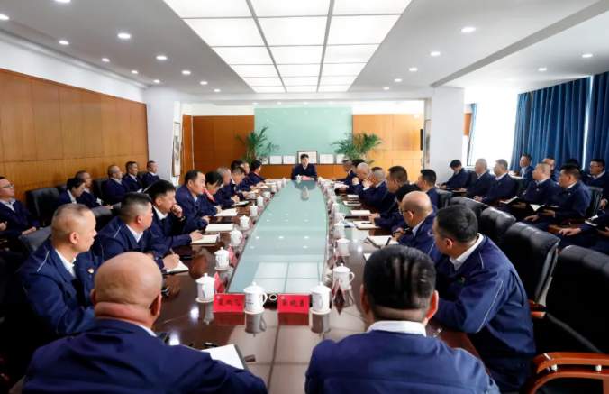 公司召开副厂部级以上干部大会
